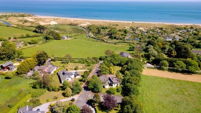 /international/ie/cooligmartin-house-3-ballynacarrig-brittas-bay-wicklow-210109676329/