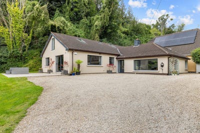 /international/ie/brookview-bray-road-enniskerry-wicklow-210110330210/