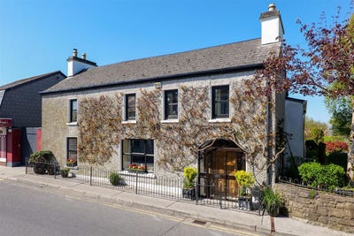 /international/ie/camp-street-oughterard-galway-210109682515/