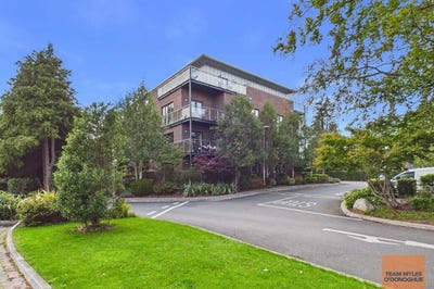 /international/ie/15-garryknock-bracken-park-drive-castleknock-dublin-210110353467/