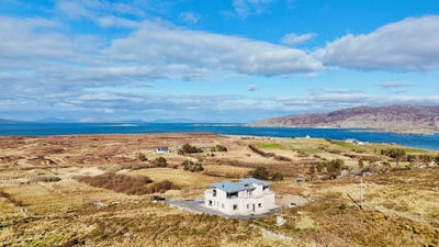 /international/ie/bundowlish-cleggan-galway-210109674127/