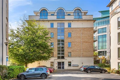 /international/ie/36-the-blackthorn-sandyford-road-dundrum-tipperary-210119699054/