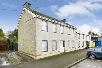 /international/ie/main-street-clonmellon-meath-210109692460/
