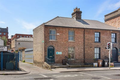 /international/ie/13-lower-grand-canal-street-dublin-2-dublin-210109784309/