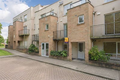 /international/ie/23-millrace-walk-saggart-dublin-210109677141/