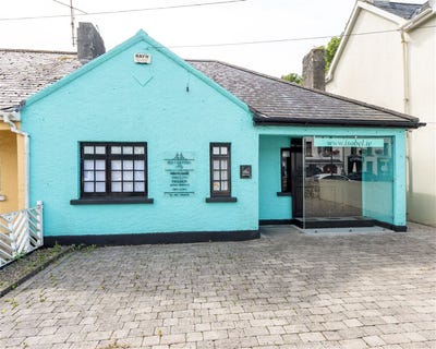 /international/ie/main-street-adare-limerick-210109678248/