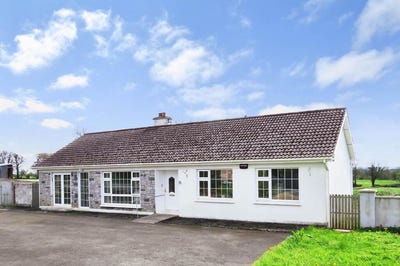 /international/ie/castletown-village-kilmallock-limerick-210109682037/