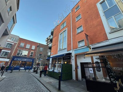/international/ie/sprangers-yard-cecilia-street-dublin-2-dublin-210109684955/