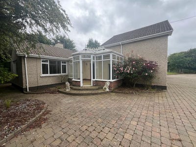 /international/ie/extensive-equestrian-property-clifdon-lodge-ballysax-curragh-kildare-210119698969/