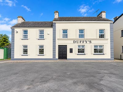 /international/ie/main-street-ballindine-mayo-210110353580/