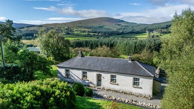 /international/ie/cottage-on-c-0-97-acre-0-39-ha-athdown-manor-kilbride-blessington-wicklow-210110205349/