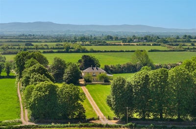 /international/ie/ballynamuddagh-house-farm-approx-62-9-ha-155-4-acres-dromin-kilmallock-cork-210109682129/