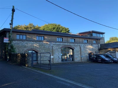 /international/ie/office-9-minehill-business-centre-ballycorus-road-kilternan-dublin-210109686691/