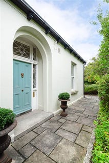 /international/ie/proby-cottage-2-killiney-road-dalkey-dublin-210110053002/
