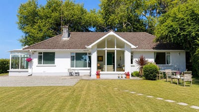 /international/ie/sebring-claremont-rd-howth-dublin-210109677362/