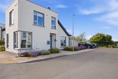 /international/ie/51-ballygossan-park-skerries-dublin-210119788688/