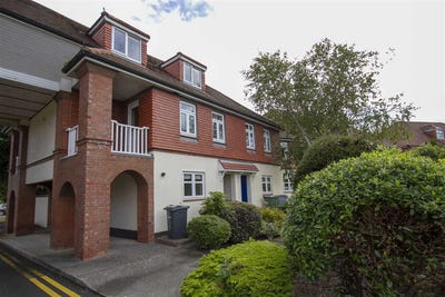 /international/ie/14-hampton-crescent-st-helens-wood-booterstown-dublin-210109684906/