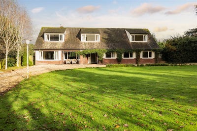 /international/ie/hanalei-newtown-enniskerry-donegal-210109687261/