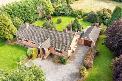 /international/ie/oak-lawns-clonee-road-westmanstown-lucan-dublin-210119932976/