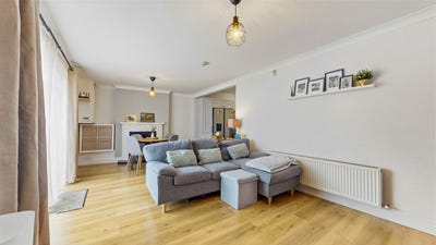 /international/ie/38-holywell-crescent-north-swords-dublin-210109676508/