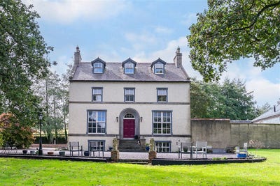 /international/ie/glebe-house-on-c-7-5-ares-feighcullen-rathangan-kildare-210109688012/