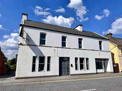 /international/ie/main-street-galway-galway-210110287154/