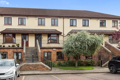 /international/ie/81-gleann-na-ri-valley-avenue-druid-valley-dublin-18-dublin-210110330236/