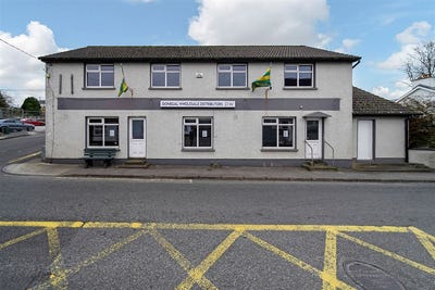 /international/ie/main-street-convoy-donegal-210109681481/