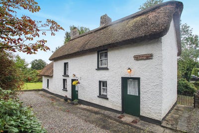 /international/ie/fionn-maccumhaill-cottage-carrick-on-shannon-roscommon-210110313314/