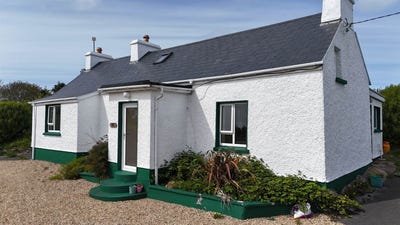 /international/ie/meadow-cottage-acres-burtonport-donegal-210110313256/
