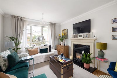 /international/ie/1-holywell-avenue-sea-road-kilcoole-wicklow-210109683827/