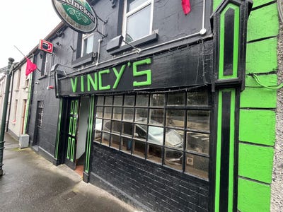 /international/ie/vincy-s-bar-station-road-ballina-longford-210110360475/