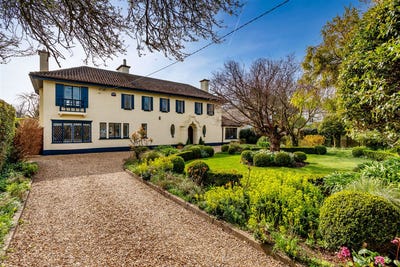/international/ie/lagos-118-howth-road-howth-dublin-210109683379/