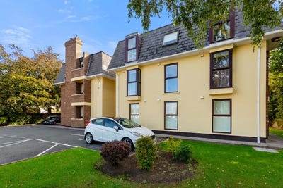/international/ie/8-woodlawn-house-woodlawn-park-dun-laoghaire-dublin-210110303137/