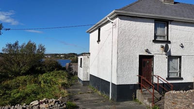 /international/ie/19-st-crones-terrace-quay-road-dungloe-donegal-210120597680/