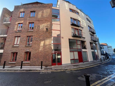 /international/ie/blind-quay-dublin-8-dublin-210109684975/