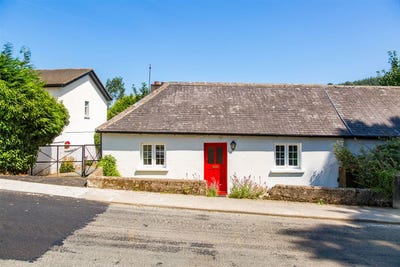 /international/ie/cosy-cottage-ballymoate-glenealy-wicklow-210109679903/