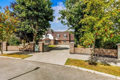 /international/ie/6-brownstown-ratoath-meath-210119752719/