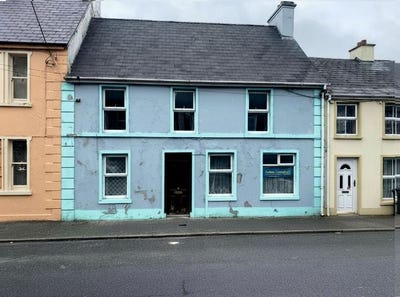 /international/ie/west-end-main-street-ardara-donegal-210109679520/