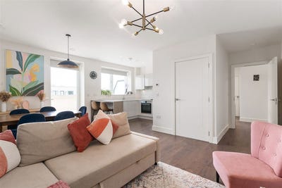 /international/ie/22-oak-hall-larkfield-view-dublin-18-dublin-210109671441/