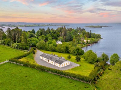 /international/ie/rinneroon-bay-house-lough-corrib-oughterard-galway-210109683276/