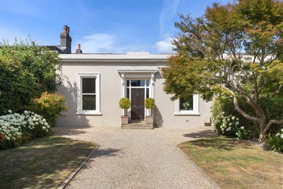 /international/ie/20-mulgrave-terrace-dun-laoghaire-dublin-210110287004/