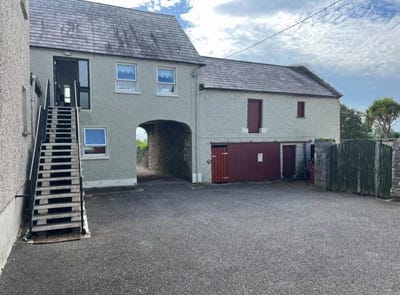 /international/ie/off-main-street-dunkineely-donegal-210119651751/