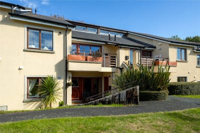 /international/ie/24-druids-court-druids-glen-newtownmountkennedy-wicklow-210110205474/