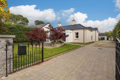 /international/ie/chestnut-house-rolestown-east-swords-dublin-210110360405/