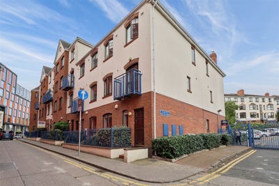 /international/ie/129-new-row-square-dublin-8-dublin-210119932981/