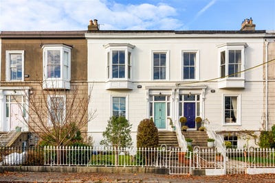 /international/ie/royal-terrace-dun-laoghaire-co-dublin-dun-laoghaire-dublin-210109686702/
