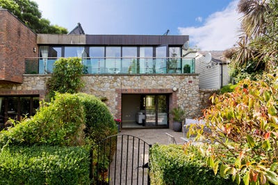 /international/ie/2-the-mews-kensington-lodge-rochestown-avenue-dun-laoghaire-dublin-210110313362/
