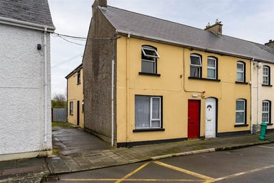 /international/ie/main-street-lifford-donegal-210109682395/