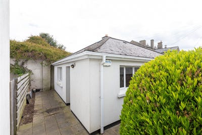 /international/ie/6-patrick-court-dun-laoghaire-co-dublin-dun-laoghaire-dublin-210119658237/